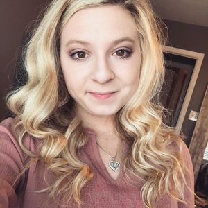 Meet your Posher, Abbie